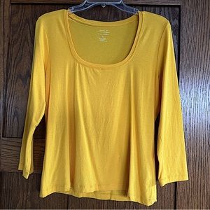NWOT Banana Republic- Timeless Tee 
Size Medium - Gold scoop neck tee